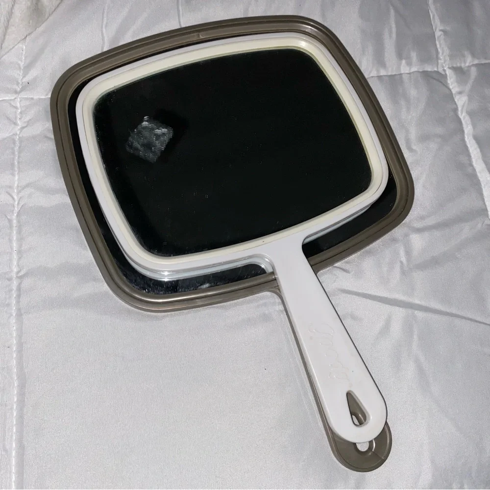 2 Hand Mirrors